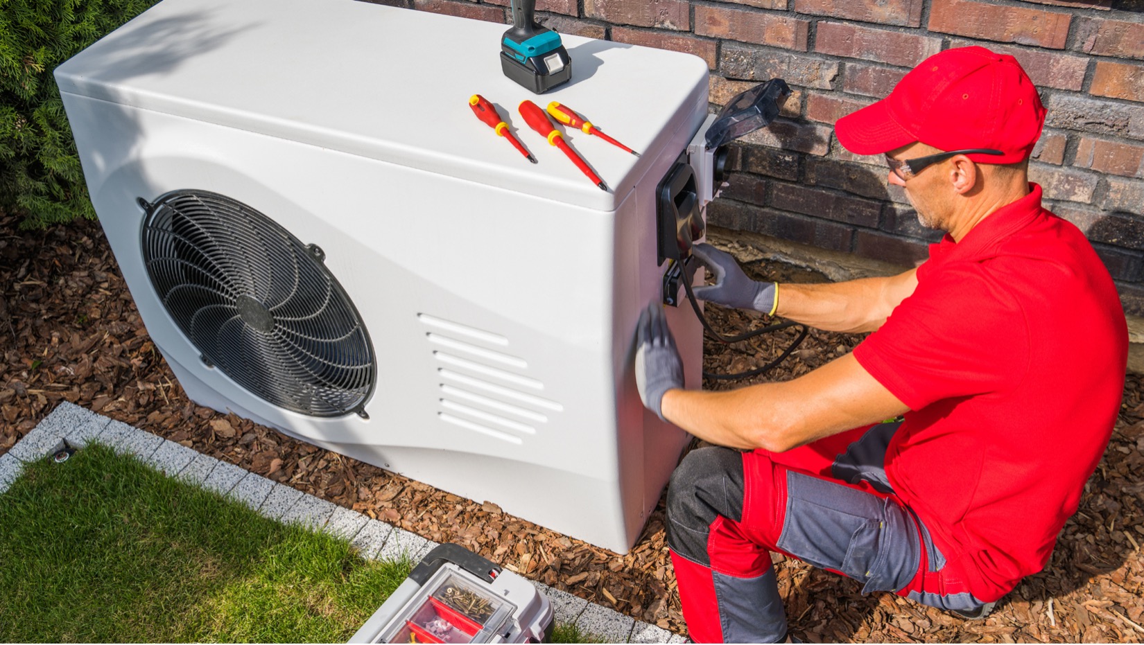 You are currently viewing <strong>Should I Repair or Replace My HVAC System?</strong>